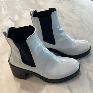 Topshop White Chelsea Boots / Size 39 EU 8.5 US
